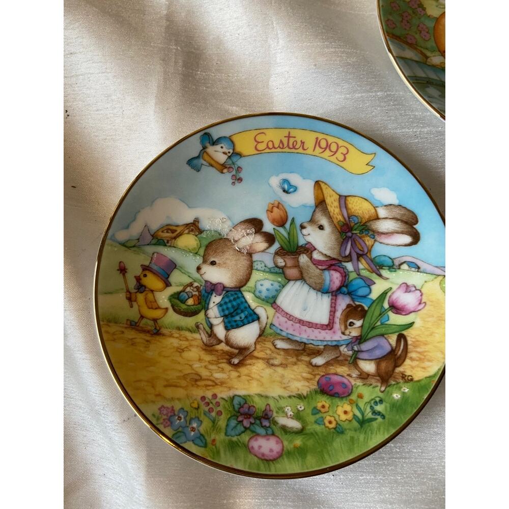 Avon easter Plates - Picture 2 of 6